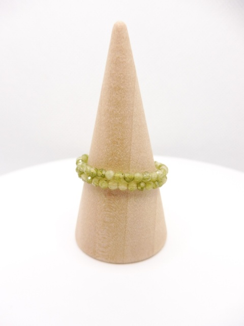 Pierścionek z Oliwinem na Drucie Pamięciowym Stalowym